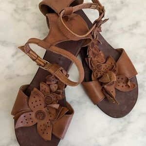 Anthropologie Chocolat Blu leather sandals. Covered heel floral details Sz 7